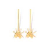 Aretes largos con mosca pequeña vista frontal